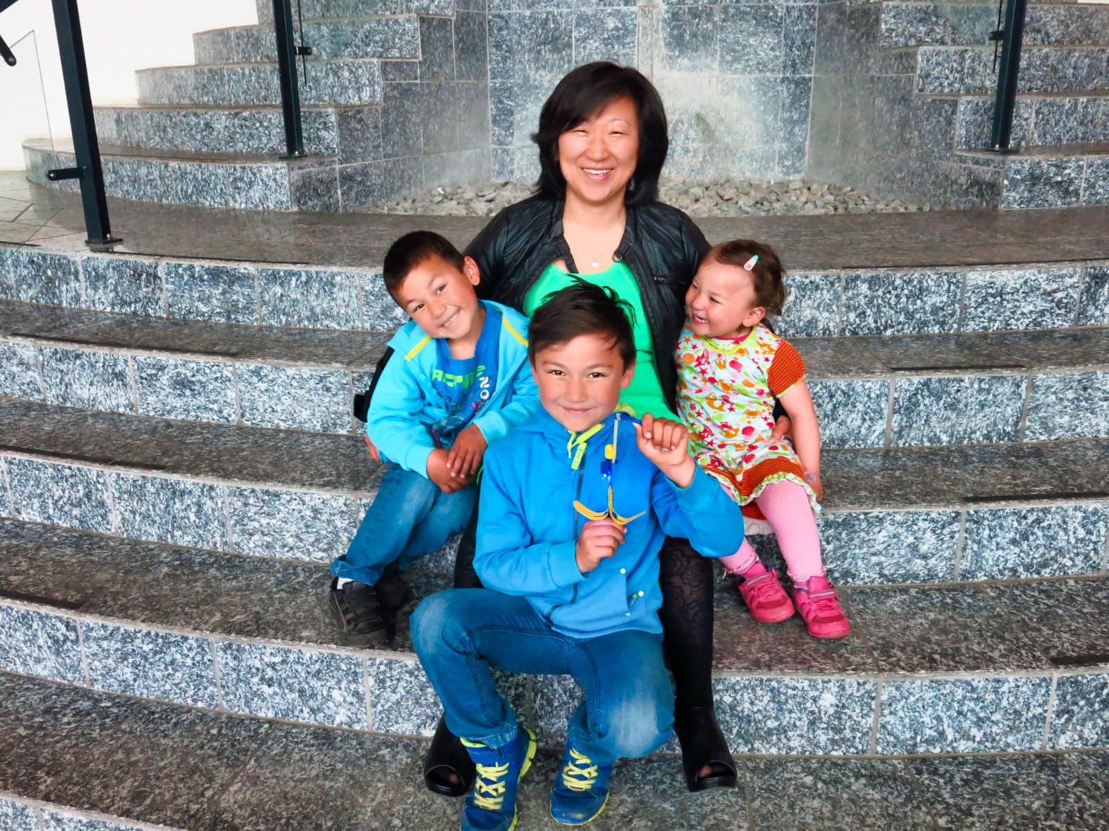 Camilla med Oliver, Luka og Maika